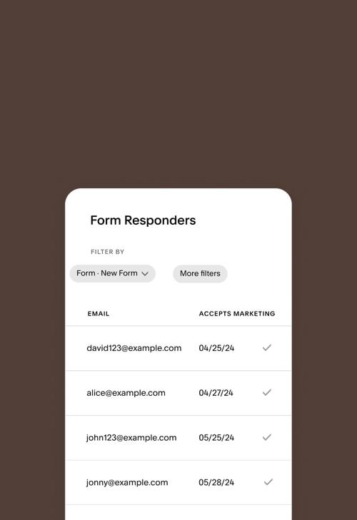Marchand Squarespace gérant les coordonnées des clients et leurs préférences de communication sur la plateforme.